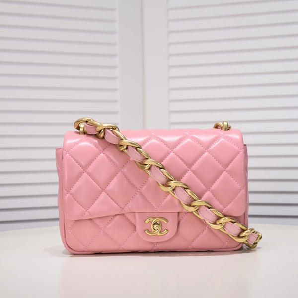 シャネルバッグ正面デザイン